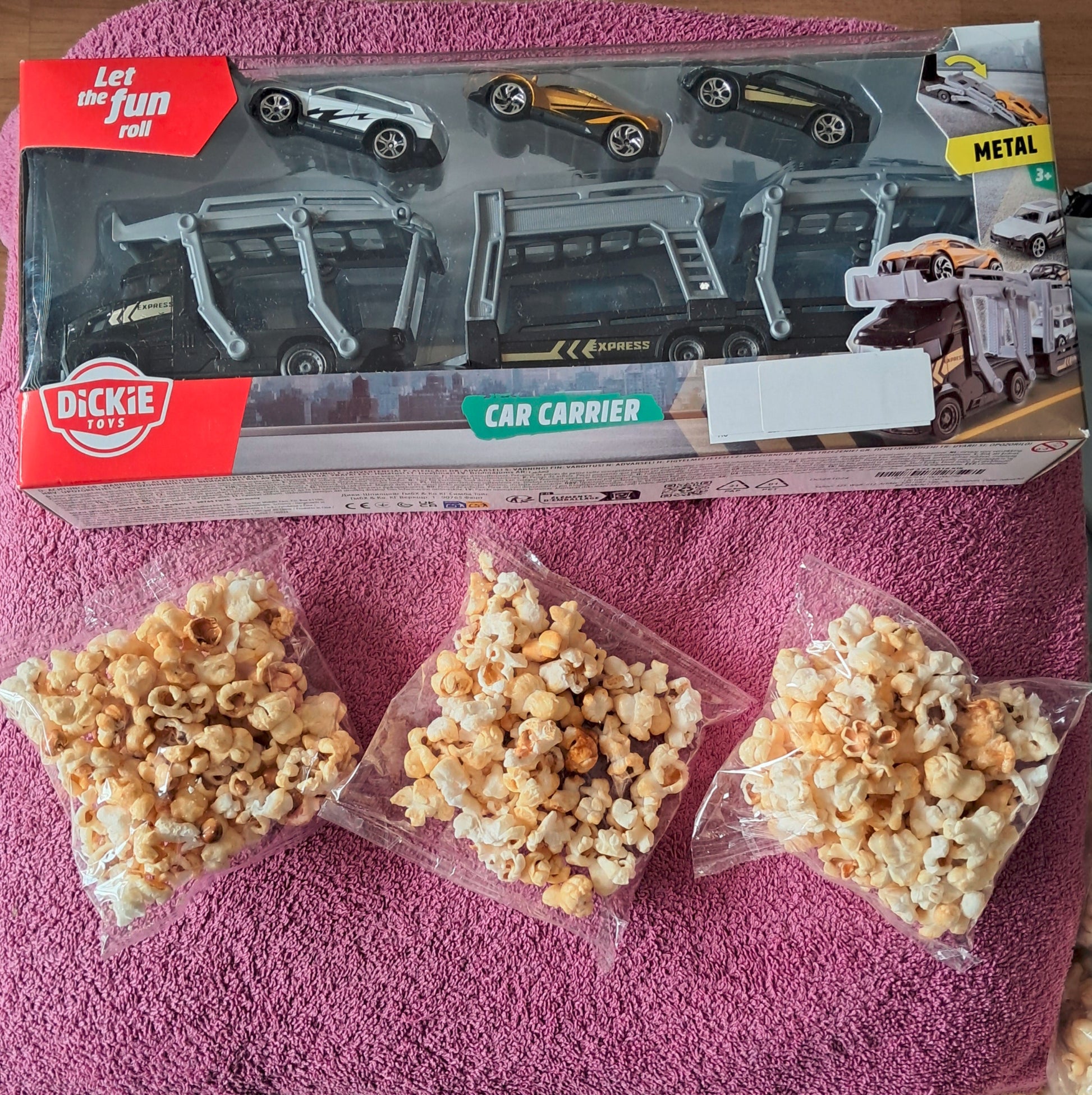 Dickie Autotransporter/Popcorn süß und knusprig